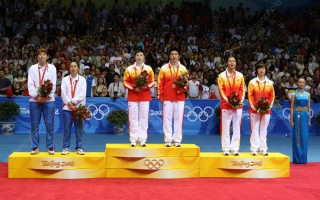 podium-womens-doubles-097-div-yl-olympicgames2008