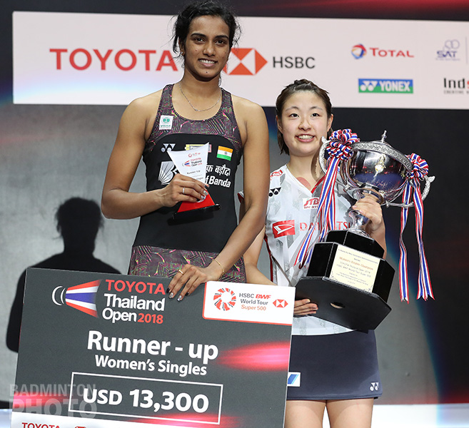 Pusarla Venkata Sindhu (runner-up) and Nozomi Okuhara (winner) at the 2018 Thailand Open