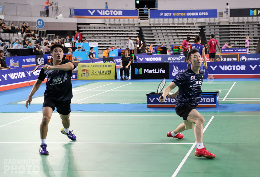 Two-time defending men’s doubles champion Yoo Yeon Seong made a special appearance today in the Korea Open first round but he and Lim Khim Wah dropped a tight contest to […]