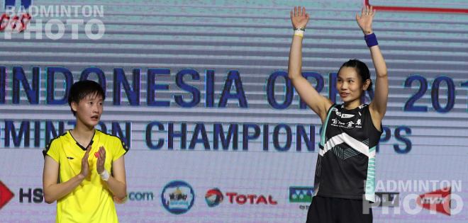 With the support from Indonesian fans, Tai Tzu Ying won her 9th straight victory over Chen Yufei and her 5th straight 2018 title, while the day ended with a 4th […]