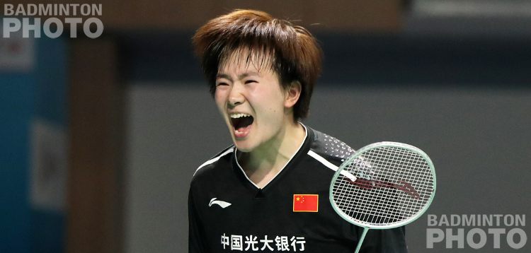 China’s He Bingjiao won her first tournament in nearly 3 years, coming from behind to beat Ratchanok Intanon and claim the 2019 Korea Open title. By Don Hearn, Badzine correspondent […]