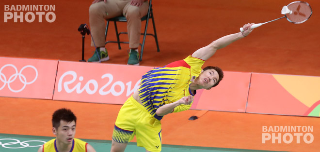 The Olympic men’s doubles badminton semi-finals opened with Goh V.  Shem / Tan Wee Kiong from Malaysia upsetting world #5 Chai Biao / Hong Wei from China in three gritting […]