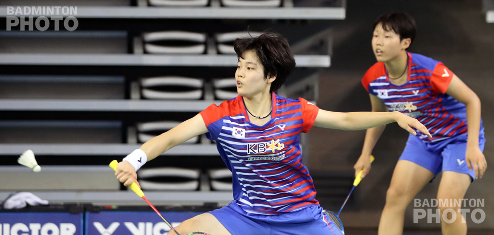 Newly-crowned Asian Junior Chamions Baek Ha Na and Lee Yu Rim produced an early upset in the Korea Open women’s doubles to set up an encounter with the mighty Matsutomo/Takahashi. […]