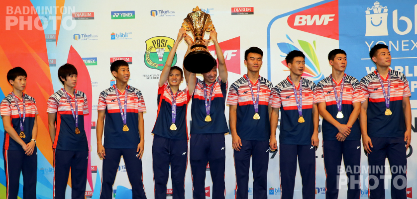 Defending champion China relied on two upsets of Malaysia’s past and present junior singles champions to take a 12th Suhandinata Cup title. By Don Hearn.  Photos: Raphael Sachetat / Badmintonphoto […]