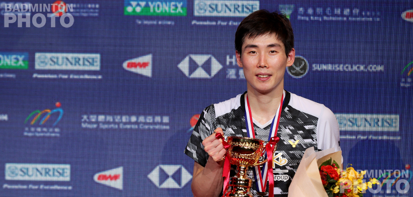 Son Wan Ho wins his second Hong Kong Open title and confirms his spot in the World Tour Finals. By Don Hearn.  Photos: Raphael Sachetat / Badmintonphoto (live) It had […]