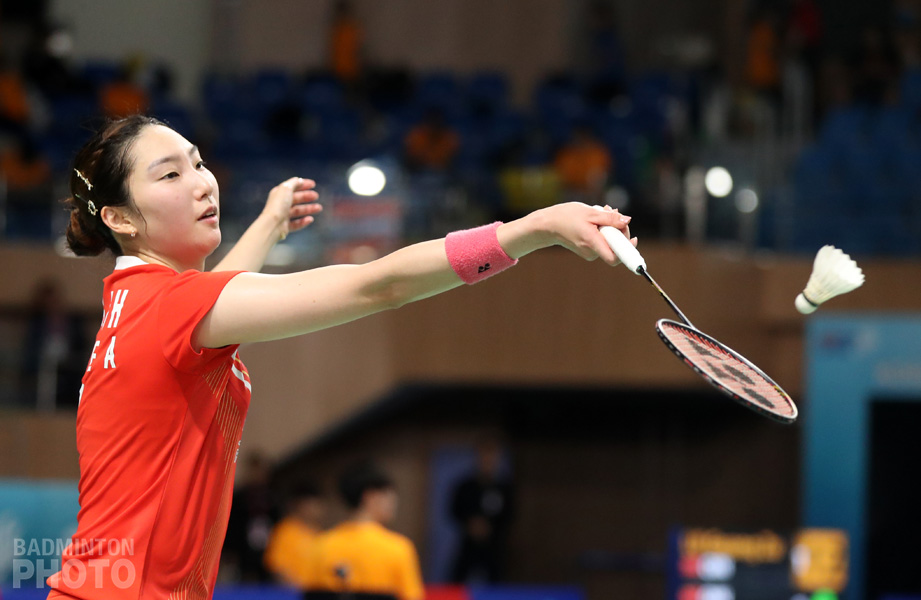 Korea’s highest-ranked shuttlers advanced in 4 disciplines on Day 2 of the Korea Open, joined by the unknown Kim Donghoon, while 2019 newsmakers An Se Young, Ko Sung Hyun and […]